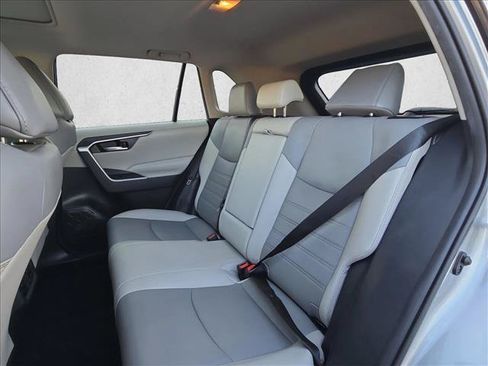 Used 2021 Toyota RAV4 XLE Premium FWD image 17