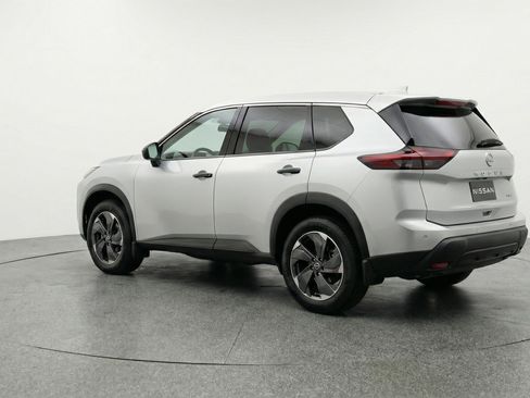 Used 2025 Nissan Rogue SV image 6