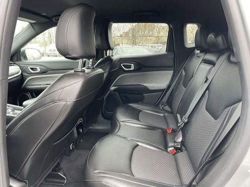 Used 2024 Jeep Compass Latitude image 13