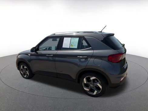 Used 2025 Hyundai Venue SEL FWD image 10