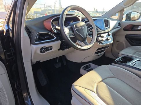 Used 2018 Chrysler Pacifica Limited w/ Tire & Wheel Group image 20