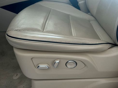 Used 2024 Cadillac Escalade Premium Luxury image 14