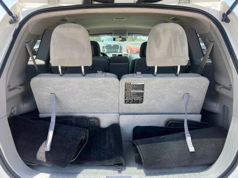 Used 2013 Toyota Highlander Plus FWD image 38