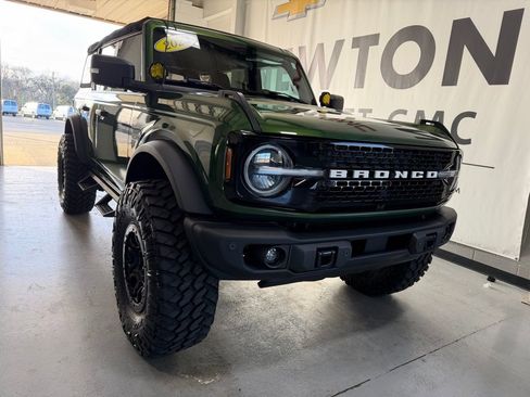 Used 2023 Ford Bronco Wildtrak image 42