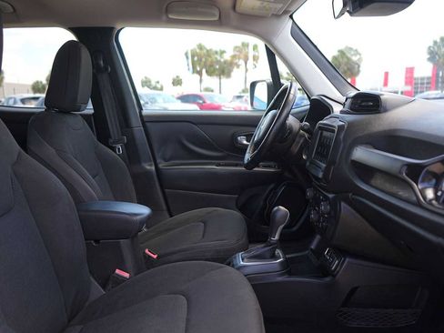 Used 2018 Jeep Renegade Altitude FWD image 15