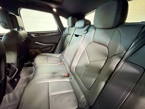 Certified 2021 Porsche Macan image 21