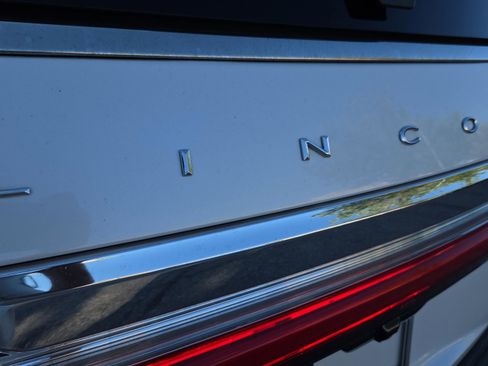 Used 2019 Lincoln Navigator Reserve AWD/4WD image 31