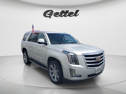 Used 2019 Cadillac Escalade Luxury AWD/4WD image 3