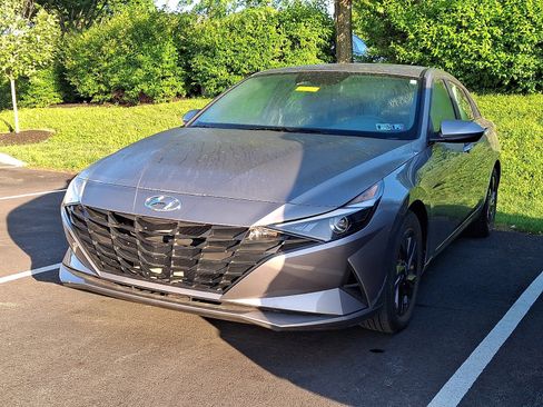 Used 2023 Hyundai Elantra SEL FWD image 3