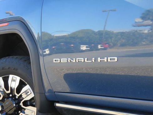 New 2026 GMC Sierra 2500 Denali w/ Denali Reserve Package image 9