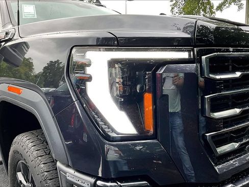 Used 2024 GMC Sierra 2500 AT4 w/ AT4 Premium Plus Package AWD/4WD image 30