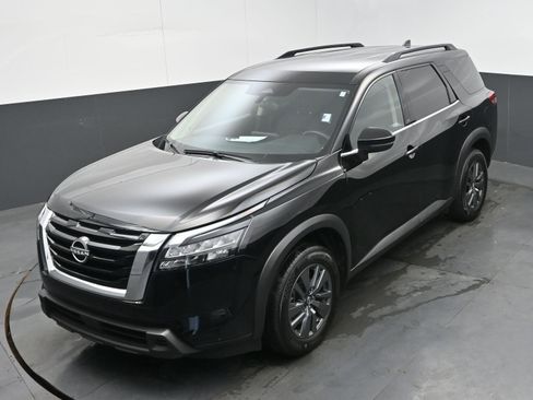 Used 2024 Nissan Pathfinder SV image 33