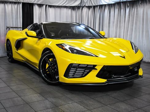 Used 2025 Chevrolet Corvette Stingray Preferred Conv w/ 2LT RWD image 3