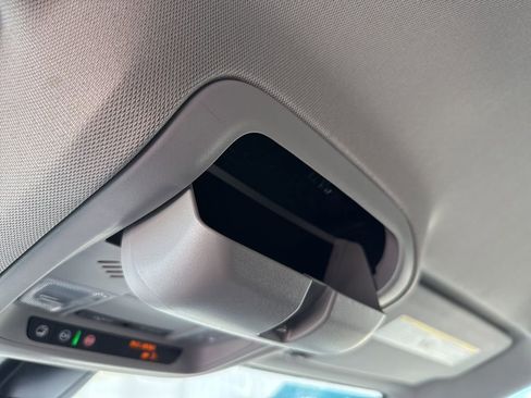 Used 2023 GMC Acadia SLE w/ Driver Convenience Package image 23