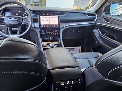 Used 2023 Jeep Grand Cherokee L Limited w/ Black Appearance Package image 14