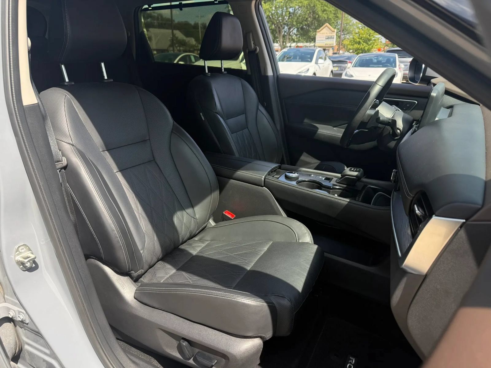 Used 2023 Nissan Rogue Platinum w/ Platinum Premium Package AWD/4WD image 12