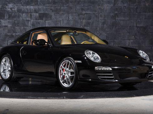 Used 2010 Porsche 911 Targa 4S image 2
