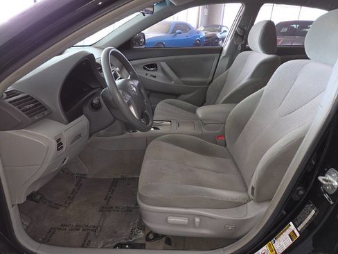 Used 2010 Toyota Camry LE FWD image 14