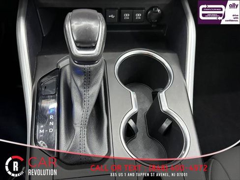 Used 2021 Toyota Highlander XLE image 38