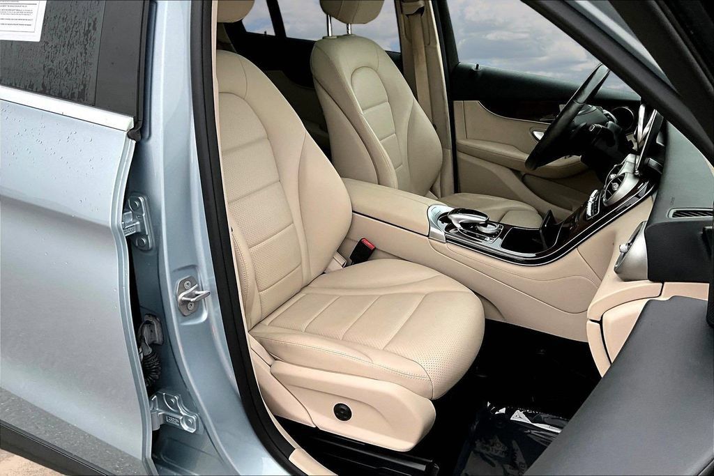 Used 2018 Mercedes-Benz GLC 300 4MATIC image 30