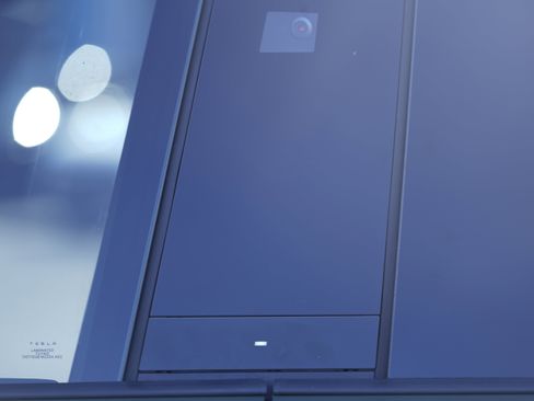 Used 2025 Tesla Cybertruck AWD Crew Cab image 34