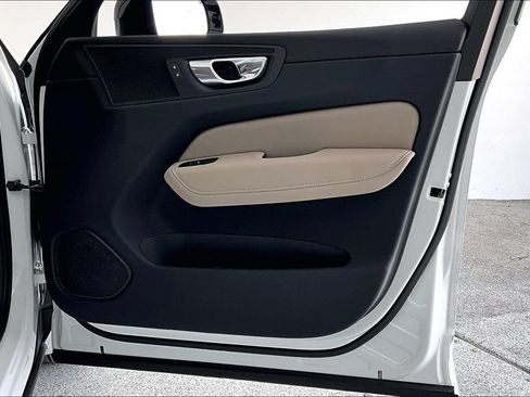 New 2026 Volvo XC60 B5 Core AWD/4WD image 10