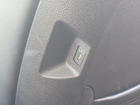 Certified 2025 Kia Carnival FWD image 22