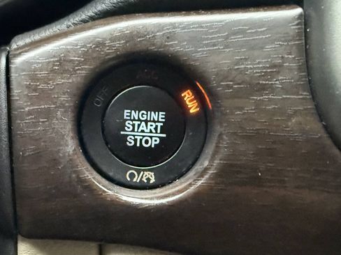 Used 2018 Jeep Grand Cherokee Laredo RWD image 29