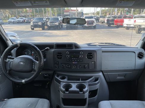 Used 2009 Ford E-350 and Econoline 350 XLT image 5
