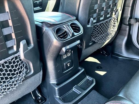 Used 2018 Jeep Wrangler Unlimited Rubicon AWD/4WD image 24
