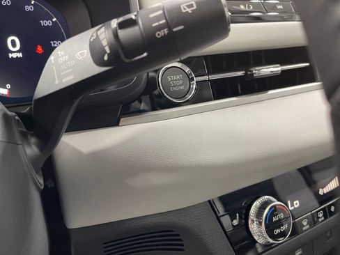 New 2025 Mitsubishi Outlander SE image 15