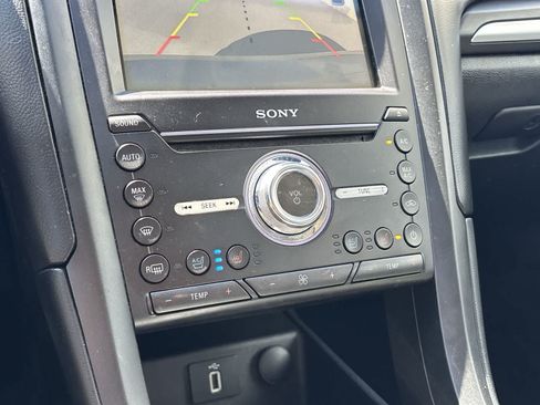 Used 2017 Ford Fusion Titanium FWD image 22