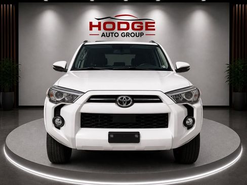 Used 2020 Toyota 4Runner SR5 Premium AWD/4WD image 2