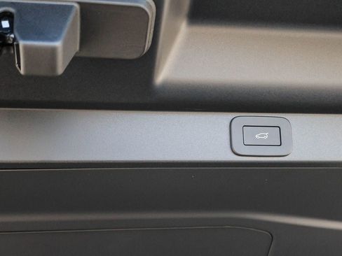 New 2026 Land Rover Range Rover SE image 29