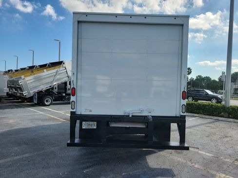 Used 2022 Ford E-350 and Econoline 350 Super Duty image 5