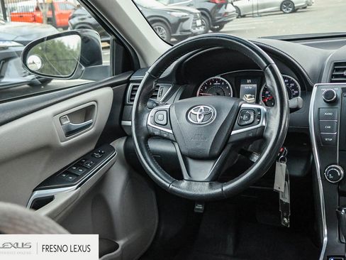 Used 2017 Toyota Camry SE image 18