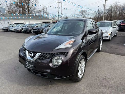 Used 2016 Nissan Juke SV w/ Cold Weather Package image 4