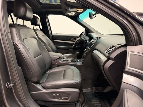 Used 2017 Ford Explorer XLT w/ Equipment Group 202A image 16