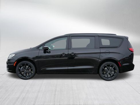 New 2026 Chrysler Pacifica Select image 4