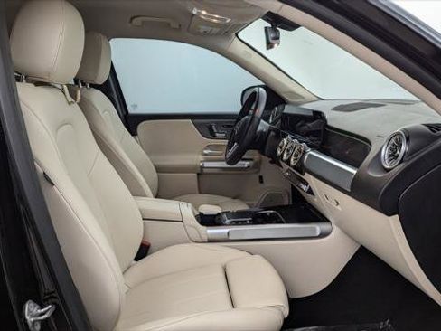 Used 2022 Mercedes-Benz GLB 250 w/ Premium Package Lite image 22