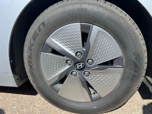 Used 2022 Hyundai Ioniq SE image 5