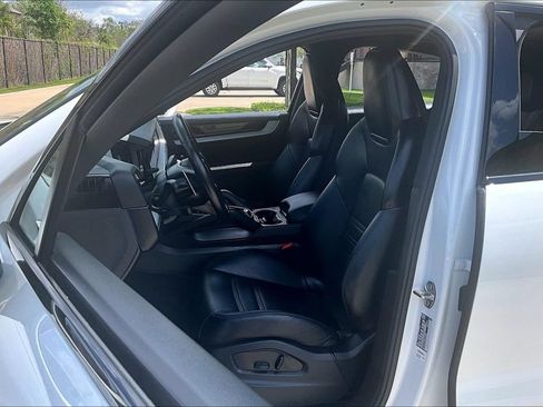 Used 2024 Porsche Cayenne S AWD/4WD image 33