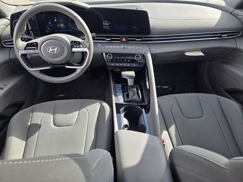 Certified 2025 Hyundai Elantra SEL FWD image 12