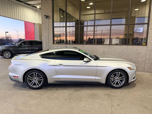 Used 2015 Ford Mustang Premium image 38