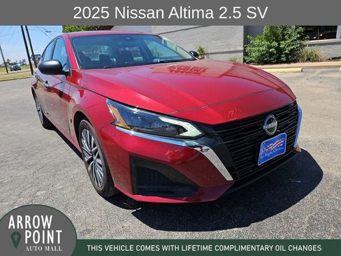 Used 2025 Nissan Altima 2.5 SV FWD image 2