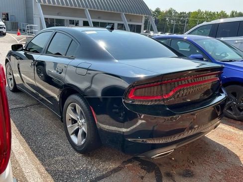 Used 2016 Dodge Charger SXT RWD image 4