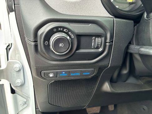 Certified 2025 Jeep Wrangler Unlimited Sahara w/ Safety Group AWD/4WD image 24