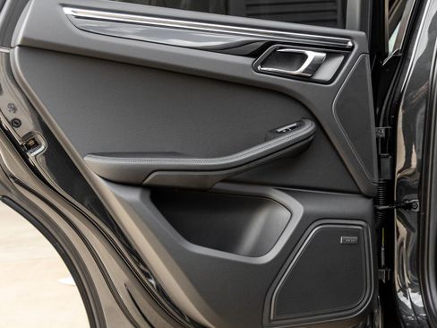 Certified 2026 Porsche Macan AWD/4WD image 27