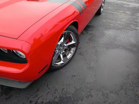 Used 2010 Dodge Challenger R/T RWD image 2