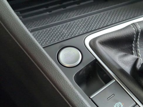 Used 2025 Volkswagen Jetta SE FWD image 12